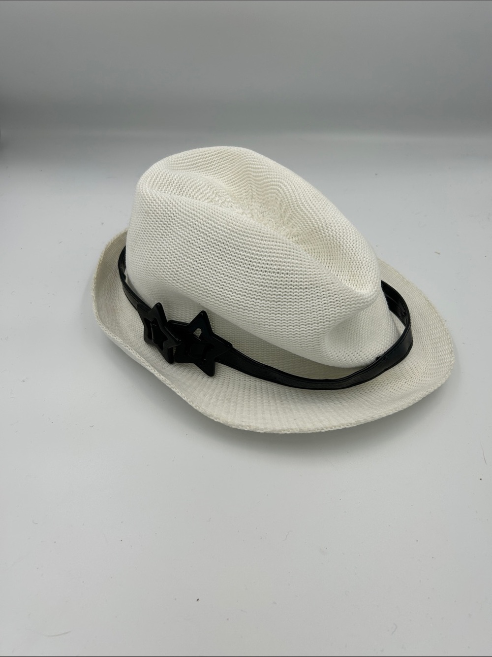 PIPER & BLUE White Knit Fedora Hat Black Patent Band Double Star Buckle OSFM